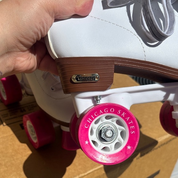 ChicagoSkates White Roller Skates with Pink Wheels size 5 - Picture 2 of 7